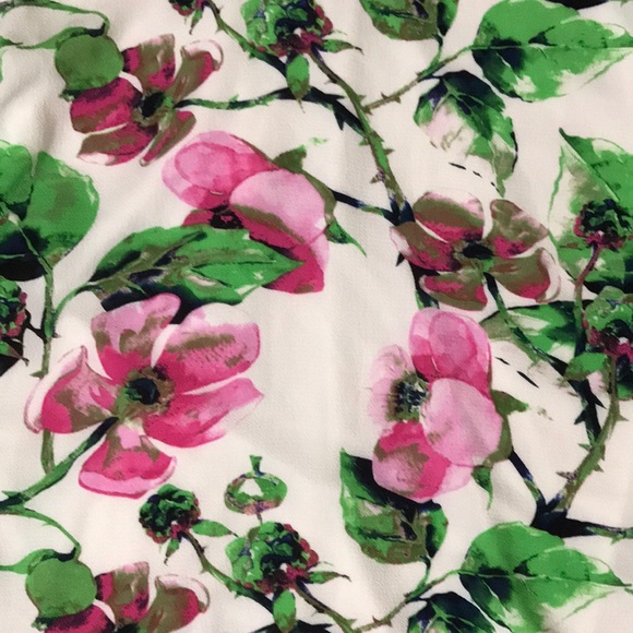 Beautiful dress - Picture 2 of 3